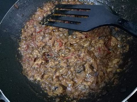 Resep omelet sardin sajian sahur yang praktis. Resepi Roti Sardin 'Confirm' Ketagih. Mudah Je Nak Buat!