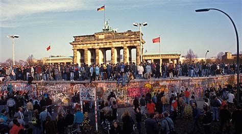 Un 9 de noviembre de 1989 cae el Muro de Berlín Mienciclo Blog