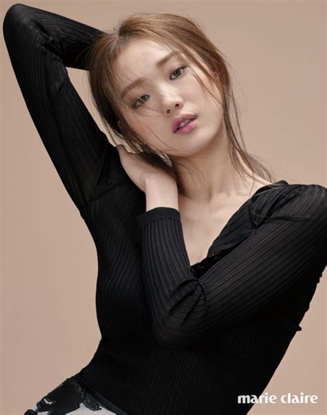 Lee sung kyung looks gorgeous in the september issue of marie claire, modeling different lip colors from laneige. Zoom sur Lee Sung Kyung, mannequin et actrice • K.OWLS