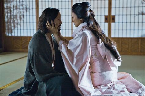 Kai And Mika Steal A Moment Alone In 47 Ronin 47 Ronin Keanu Reeves