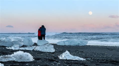 Your Complete Guide To Diamond Beach Iceland Tours