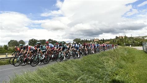 25 видео 33 просмотра обновлен 23 авг. Giro de Italia 2019: la etapa 7 de ciclismo, en directo hoy