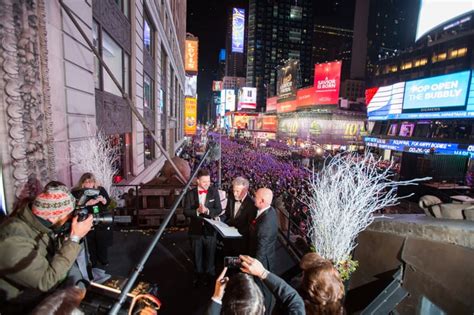 Same Sex Wedding In Times Square On New Years Eve Popsugar Love