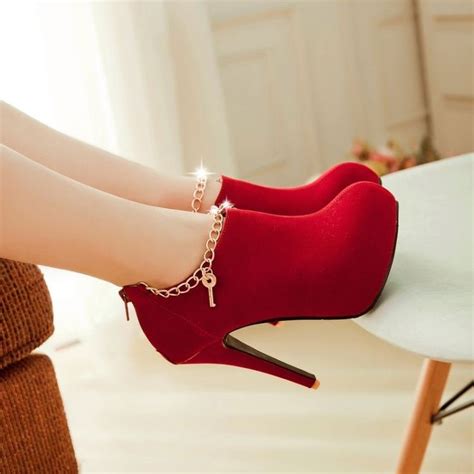 68,639 likes · 3,720 talking about this. High Heels for Tiny Girls - Fashion Ki Batain
