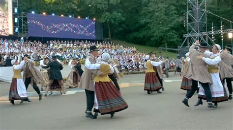 Kauno Dainų šventė 2016 folklore #3 - YouTube