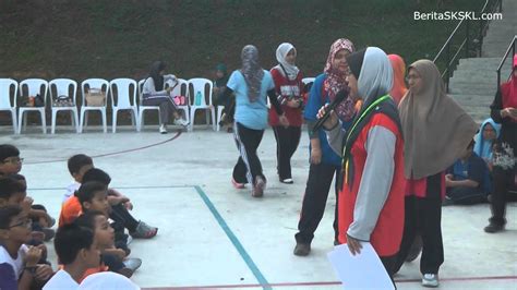 Gasing adalah satu permianan tradisional yang bertujuan menguji kepintaran pemain memusingkan gasing supaya gasing dapat berpusing dalam jangka masa yang panjang. Aktiviti Bulan Kemerdekaan Tahun 5 SKS 2013: Permainan ...