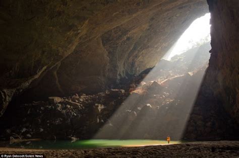 Tourism to Son Doong - The largest cave in the world - Vietnam Dirt ...