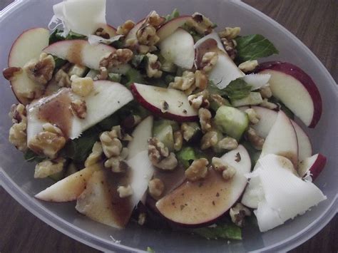Dans La Cuisine D Hada Salade Verte Aux Pommes Rouges