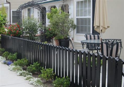 At hooverfence.com, we are all about choices and combinations when it comes to fence and gate hardware. black picket fence - Yahoo Search Results | Дорожки