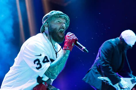 Icps Shaggy 2 Dope Attempts To Dropkick Fred Durst During Limp Bizkit