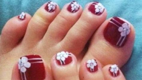 ¿quieres pintar las uñas de los pies como toda una profesional? Uñas de los pies decoradas con flores « Ideas & Consejos