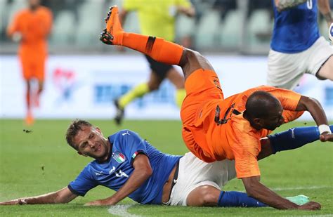 Ý kiến chuyên gia keo nha cai: Soi kèo trận đấu giữa Hà Lan vs Italia vào 01:45 ngày 08 ...