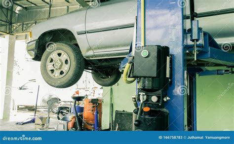 Car Lifting In Auto Industry Machine Service For Fixing Repairs Detail