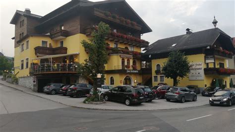 Insgesamt gilt hallein dadurch als eine der niederschlagsreichen größeren städte, an insgesamt 150 tagen regnet es hier im jahr, manchmal sogar über 120. Gasthof zum Kirchenwirt (Puch bei Hallein) • HolidayCheck ...