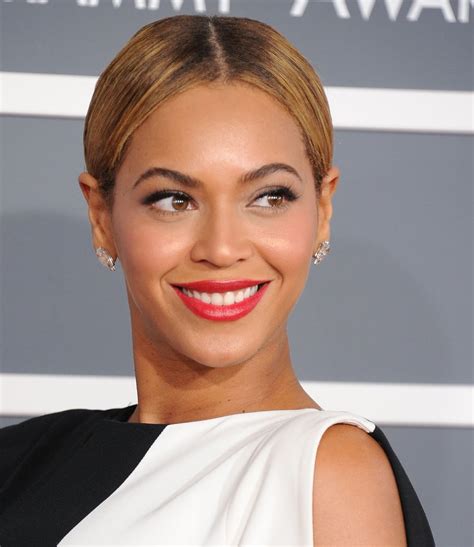 Beyoncés Classic Makeup In 2013 Beyoncés Best Beauty Looks From The