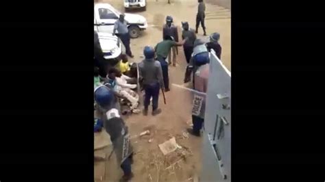 Harare Zimbabwe Zimbabwe Police Beating Zrp Arrested Protestors In