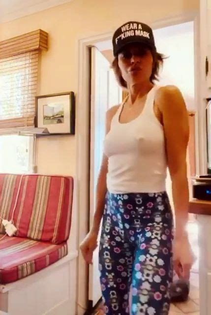 Lisa Rinna Shakes Her Hips In Rihannas Sultry Lingerie Dance Periodt
