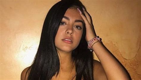 Modeling photo of malu in a yellow top. Malu Trevejo Age, Mom, Boyfriend, Wiki, Height And ...