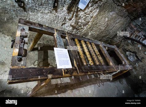 Torture Rack Hi Res Stock Photography And Images Alamy