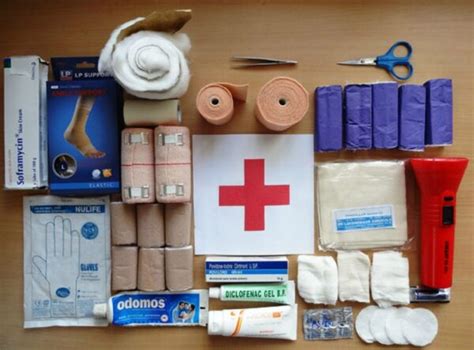 17 Essential First Aid Kits Items Ureadthis