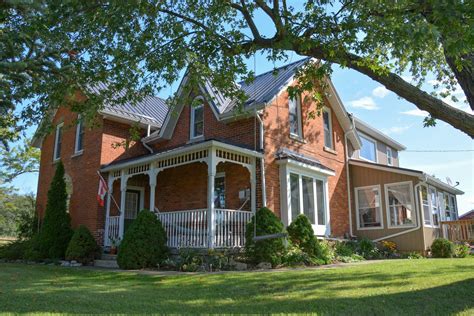 Niagara Century Farmhouse Houses For Rent In Welland Ontario Canada
