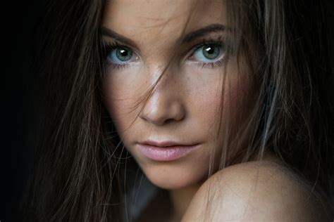 Hintergrundbilder Gesicht Frau Modell Porträt Lange Haare Brünette Blick Auf Betrachter