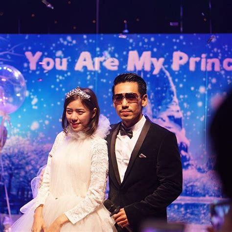 ชมภาพงานหมั้น ดีเจเพชรจ้า และนิวเคลียร์ หรรษา จัดง่าย ๆ อบอุ่นในเรือนหอ เจ้าบ่าวทุ่มเต็มที่หอบสินสอด 28 ล้านแต่งเมีย !! ดีเจเพชรจ้า คุกเข่าขอ นิวเคลียร์ แต่งงานแล้ว ว่าที่เจ้าสาว ...