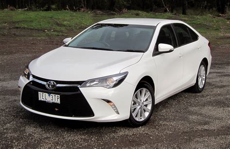 Toyota Camry Review 2015 Australias Best Selling Midsizer Much Improved