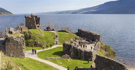 Although accounts of an aquatic Écosse : le Loch Ness, avec ou sans monstre...