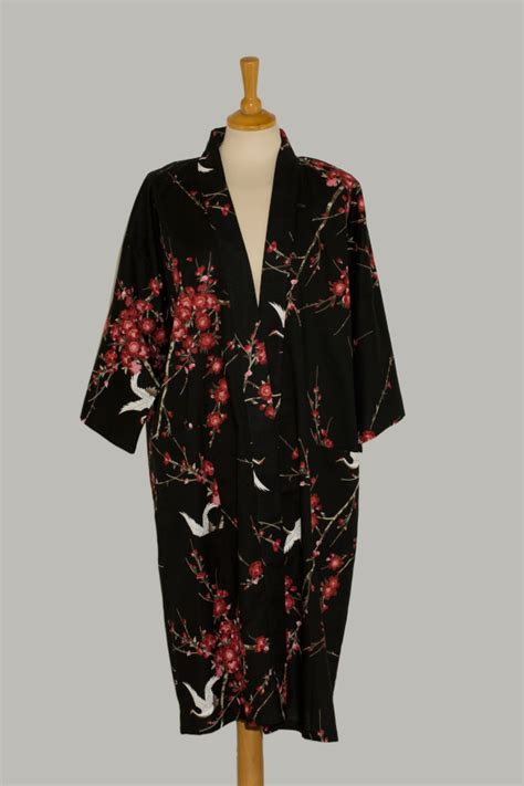 Kimono Crane With Cherry Blossom Sort Den Kinesiske Butik