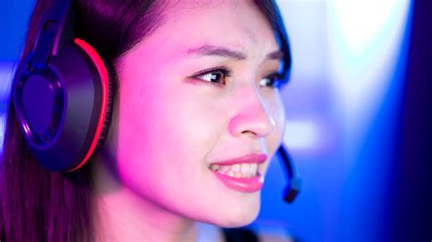 May 24, 2021 · but you can also make sure your audio output isn't going to both your tv and your headset by doing the following: How to Fix It When Your Xbox One Mic Isn't Working