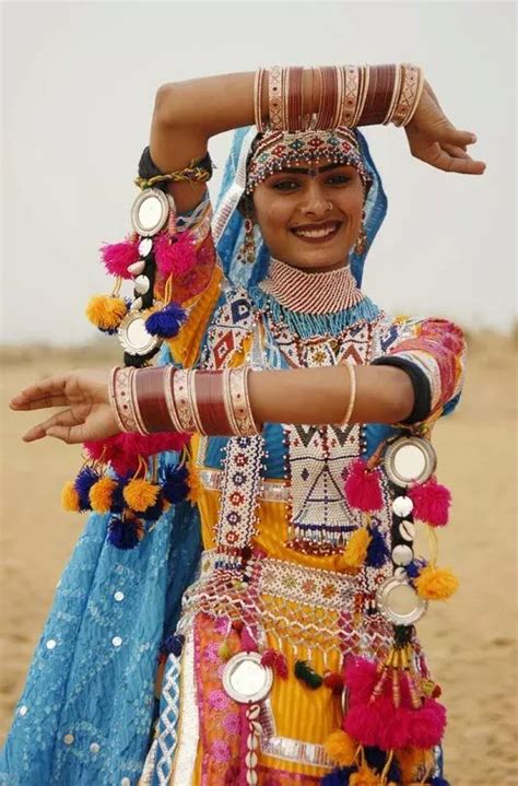 Pin By Ashmikhail On Women Around World World Cultures Indian Dance