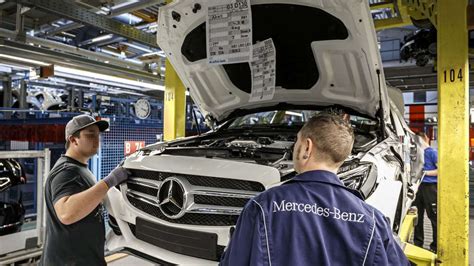 Daimler Ag Schickt Erneut Tausende Mitarbeiter In Kurzarbeit Stuttgart