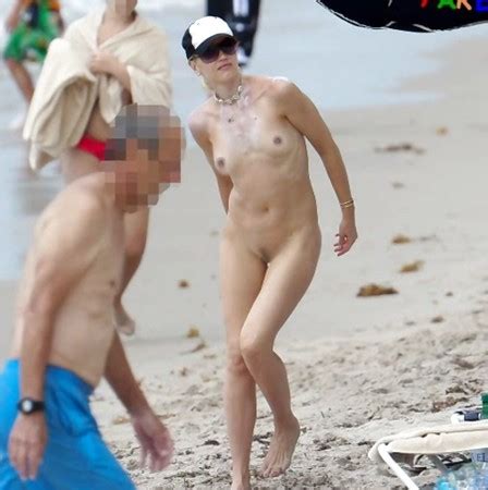 Gwen Stefani At The Beach