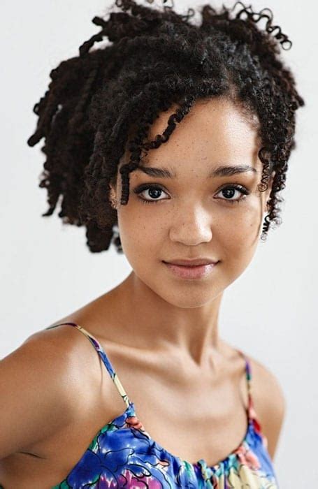 35 Best Short Curly Hairstyles And Haircuts For 2023