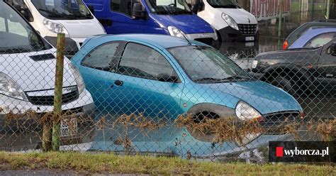 Burza nad ząbkami, koło warszawy, autor: Gwałtowna burza nad Świdnicą. Miasto mocno ucierpiało ...