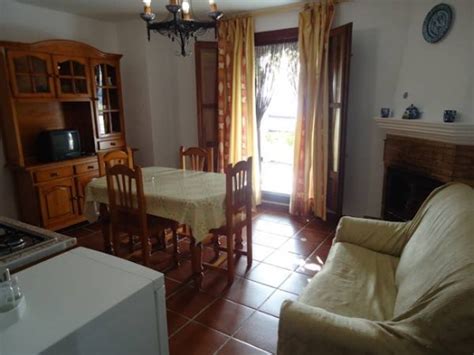 Con nuestra gestión apartamentos turísticos granada, los propietarios pueden ofrecer fácilmente a los turistas de todo el mundo, una de las maravillas del mundo, la alhambra, granada está impregnada de un ambiente especial que desprenden los antiguos barrios árabes del albaicín y del. Apartamentos Turisticos Las Chimeneas en Capileira ...