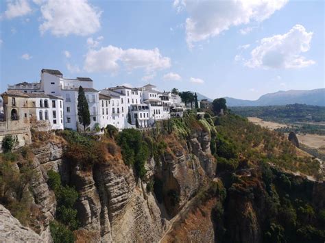 天空の街のような絶景！スペイン・断崖絶壁の街ロンダ スペイン トラベルjp 旅行ガイド