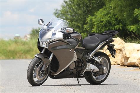 Sometimes it was clothes, sometimes sporting equipment and thankfully, motorcycles. Honda VFR 1200 F DCT 1200 : l'avis de la rédaction [+fiche ...