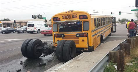 Bus carrying 30 students loses rear axle in Phoenix