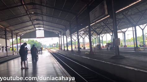 Kereta api bandara adi soemarmo solo ini juga dikenal dengan nama ka bandara bias atau ka bias. Kereta Api Dari Purwokerto ke Jakarta - YouTube