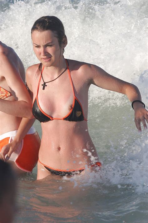 Celebrity Oops Spread Eagle Nip Slip Red Bikini Xvideos Hot Sex Picture