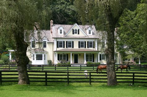 Bedford Horse Farm Кантри Фасад дома Нью Йорк от эксперта