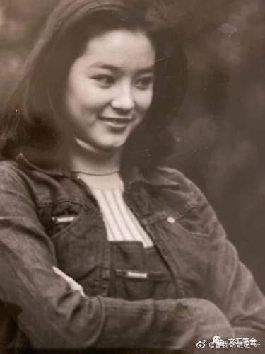 Pin Oleh May Di Black And White Photos Of Lin Ching Hsia