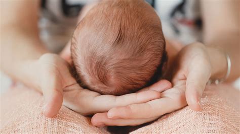 Fontanelle Beim Baby Wichtige Details Zur Knochenlücke Hallo Eltern