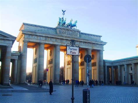 Die meile am brandenburger tor berlin. Brandenburger Tor in Berlin, Sehenswürdigkeiten, Infos ...