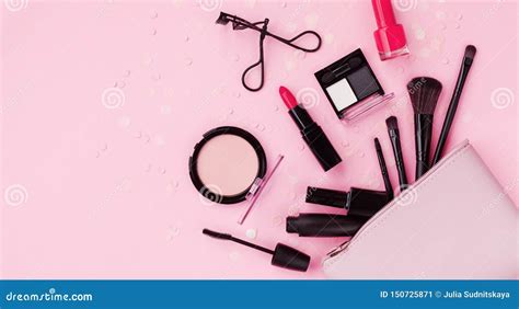 Fondo Del Maquillaje De La Mujer Con Los Productos De Belleza Y Los Cosméticos Opinión Superior