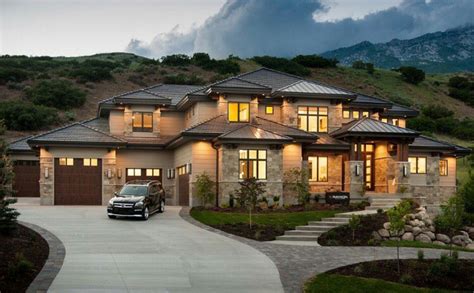 Luxury Living: Love this style. Wish we could find a city lot wide