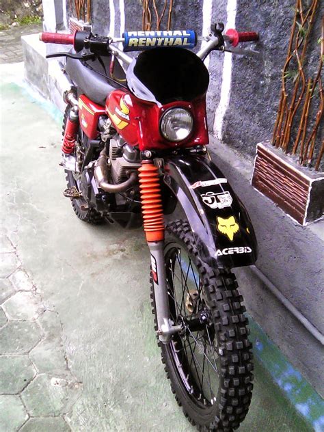 Motor yang satu ini hadir dengan model motor gede yang kental akan nuansa cruiser dan juga retro. 85 Modif Motor Trail Mega Pro | Modifikasi Trail