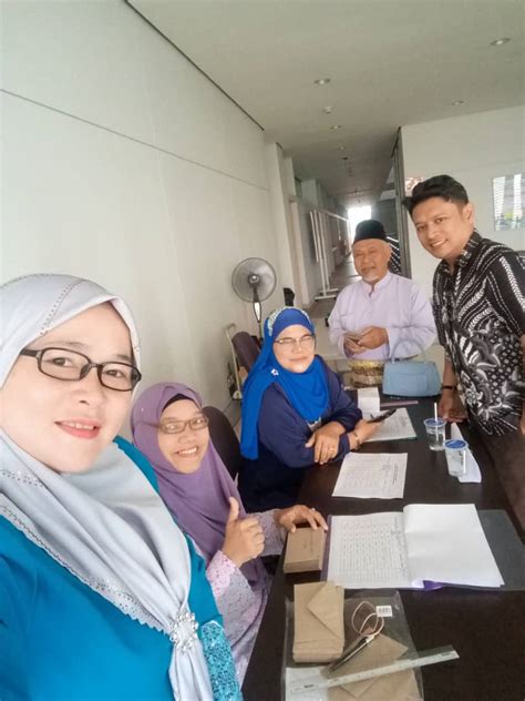 Kawasan wilayah persekutuan meliputi wilayah seluas 244 km2 (94 sq mi), dengan penduduk sekitar 1,6 juta jiwa (2010). Koperasi Kobesi Kuala Lumpur Berhad
